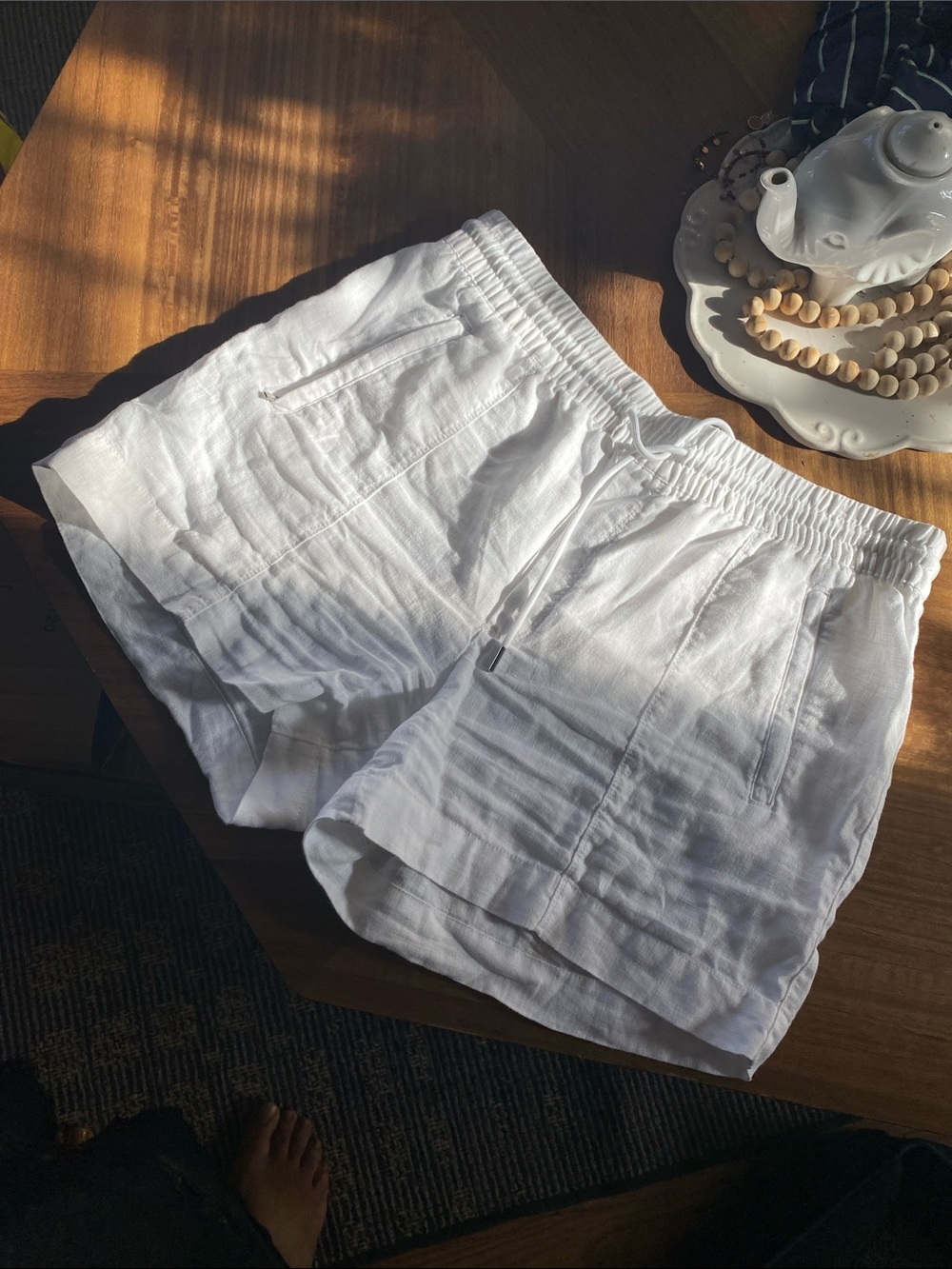 Athleta White Elastic linen  Waist Shorts